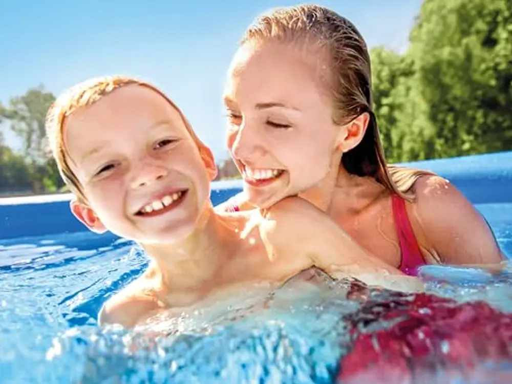 Acqua Limpida grazie alla Pompa Filtro a Sabbia con generatore di cloro Krystal Clear di Intex